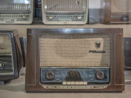 Es Grundig caro pero el mejor en calidad y rendimiento