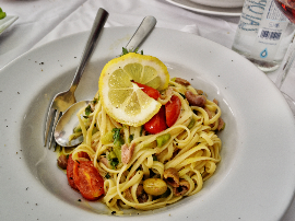 Gnocchetti sardi alla Sorrentina, receta italiana deliciosa y fácil.