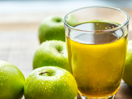 ¿Por qué las manzanas flotan en el agua?