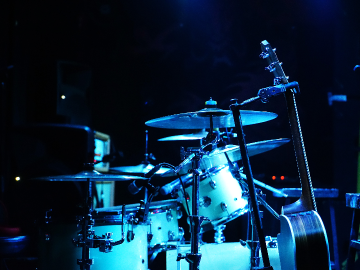 como aislar el ruido de una bateria acustica