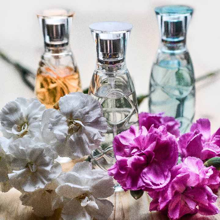 como aplicarse perfume correctamente